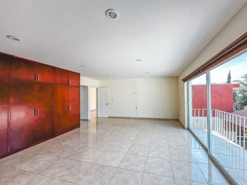 CASA DE 4 RECÁMARAS CON JARDÍN, RECÁMARA EN PLANTA BAJA EN VENTA EN LA CALERA