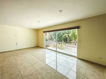 CASA DE 4 RECÁMARAS CON JARDÍN, RECÁMARA EN PLANTA BAJA EN VENTA EN LA CALERA
