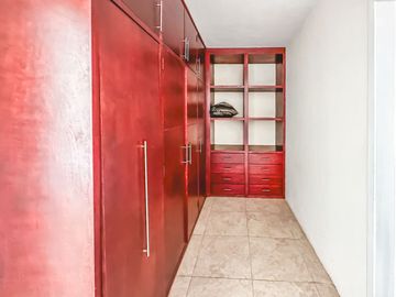 CASA DE 4 RECÁMARAS CON JARDÍN, RECÁMARA EN PLANTA BAJA EN VENTA EN LA CALERA