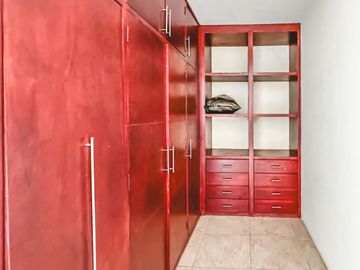 CASA DE 4 RECÁMARAS CON JARDÍN, RECÁMARA EN PLANTA BAJA EN VENTA EN LA CALERA