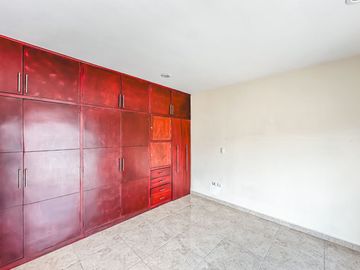 CASA DE 4 RECÁMARAS CON JARDÍN, RECÁMARA EN PLANTA BAJA EN VENTA EN LA CALERA