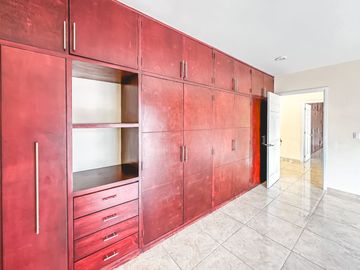 CASA DE 4 RECÁMARAS CON JARDÍN, RECÁMARA EN PLANTA BAJA EN VENTA EN LA CALERA
