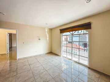 CASA DE 4 RECÁMARAS CON JARDÍN, RECÁMARA EN PLANTA BAJA EN VENTA EN LA CALERA