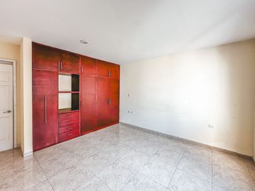 CASA DE 4 RECÁMARAS CON JARDÍN, RECÁMARA EN PLANTA BAJA EN VENTA EN LA CALERA
