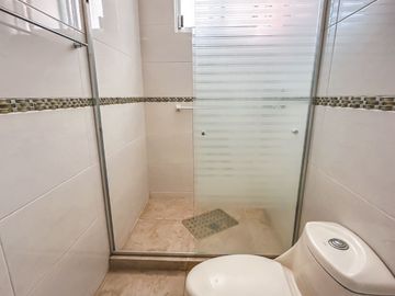 CASA DE 4 RECÁMARAS CON JARDÍN, RECÁMARA EN PLANTA BAJA EN VENTA EN LA CALERA