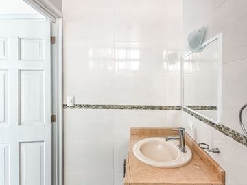 CASA DE 4 RECÁMARAS CON JARDÍN, RECÁMARA EN PLANTA BAJA EN VENTA EN LA CALERA
