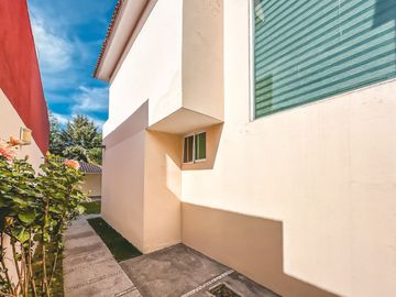 CASA DE 4 RECÁMARAS CON JARDÍN, RECÁMARA EN PLANTA BAJA EN VENTA EN LA CALERA