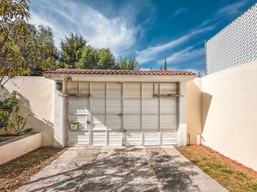 CASA DE 4 RECÁMARAS CON JARDÍN, RECÁMARA EN PLANTA BAJA EN VENTA EN LA CALERA