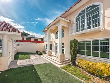 CASA DE 4 RECÁMARAS CON JARDÍN, RECÁMARA EN PLANTA BAJA EN VENTA EN LA CALERA