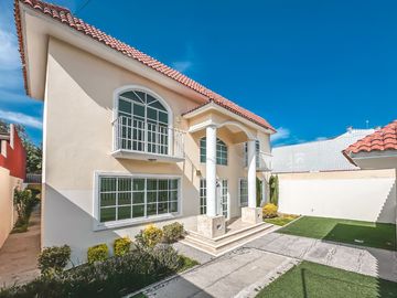 CASA DE 4 RECÁMARAS CON JARDÍN, RECÁMARA EN PLANTA BAJA EN VENTA EN LA CALERA