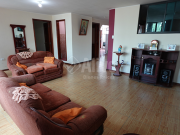 Casa rentera de venta en Chillogallo barrio El Porvenir