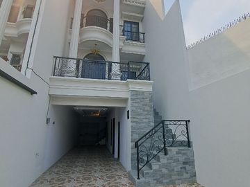Rumah Dijual Eropa Classic di JatiPadang Pasar Minggu Jakarta Selatan Dekat Jl TB Simatupang [AR018]