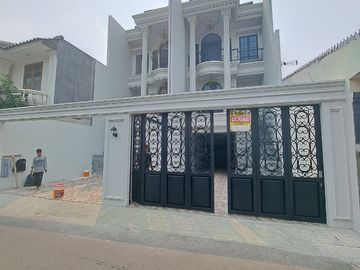 Rumah Dijual Eropa Classic di JatiPadang Pasar Minggu Jakarta Selatan Dekat Jl TB Simatupang [AR018]