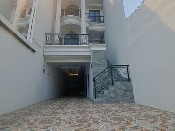 Rumah Dijual Eropa Classic di JatiPadang Pasar Minggu Jakarta Selatan Dekat Jl TB Simatupang [AR018]