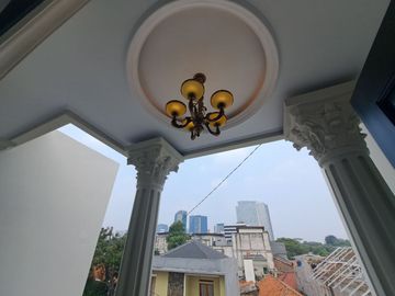 Rumah Dijual Eropa Classic di JatiPadang Pasar Minggu Jakarta Selatan Dekat Jl TB Simatupang [AR018]