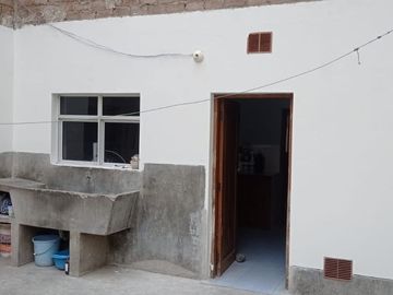 VENTA DE CASA COMO TERRENO, CON DOBLE FRENTE EN AV. PUMACAHUA. RSANCHEZ