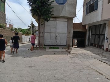 VENTA DE CASA COMO TERRENO, CON DOBLE FRENTE EN AV. PUMACAHUA. RSANCHEZ
