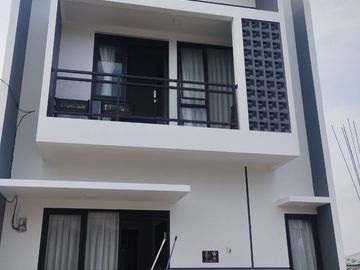 Rumah Dijual Di Ngamprah Padalarang Bandung Barat MURAH Sisa 1 Unit HOOK Dkt Stasiun Dan Tol 2Lt 3KT