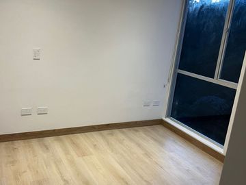 APARTAMENTO HUNGRÍA FRENTE A EXPOFERIAS