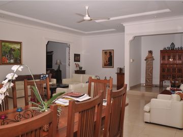 Dijual Rumah di Kemang Dalam LT 1063 Ada Kolam Renang Lokasi Tenang dan Asri