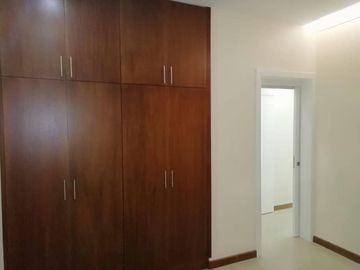 SE ARRIENDA AMPLIO Y MODERNO DEPARTAMENTO EN SUBSUELO - SECTOR CASHAPAMBA – VALLE DE LOS CHILLOS