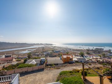 Stunning Coastal Retreat with Panoramic Ocean Views and Independent Guest Casita