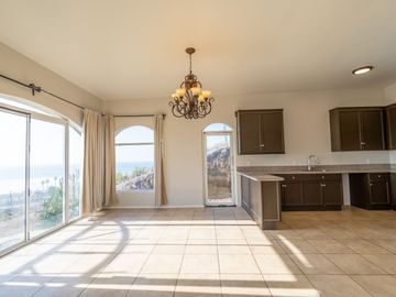 Stunning Coastal Retreat with Panoramic Ocean Views and Independent Guest Casita