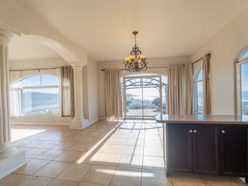 Stunning Coastal Retreat with Panoramic Ocean Views and Independent Guest Casita