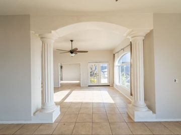Stunning Coastal Retreat with Panoramic Ocean Views and Independent Guest Casita