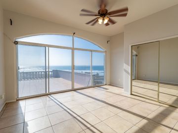 Stunning Coastal Retreat with Panoramic Ocean Views and Independent Guest Casita