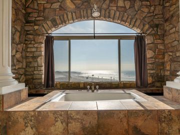 Stunning Coastal Retreat with Panoramic Ocean Views and Independent Guest Casita
