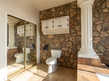 Stunning Coastal Retreat with Panoramic Ocean Views and Independent Guest Casita