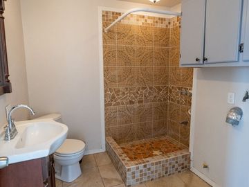 Stunning Coastal Retreat with Panoramic Ocean Views and Independent Guest Casita