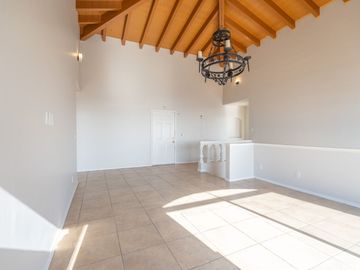 Stunning Coastal Retreat with Panoramic Ocean Views and Independent Guest Casita