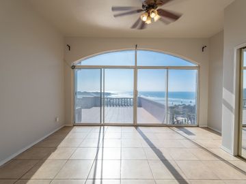 Stunning Coastal Retreat with Panoramic Ocean Views and Independent Guest Casita