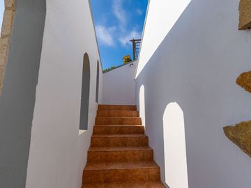 Stunning Coastal Retreat with Panoramic Ocean Views and Independent Guest Casita