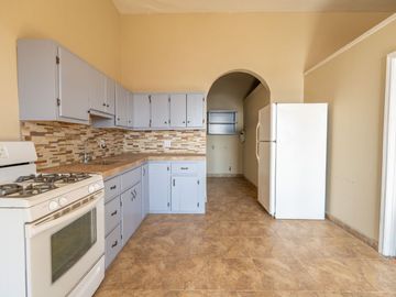 Stunning Coastal Retreat with Panoramic Ocean Views and Independent Guest Casita