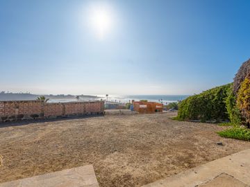 Stunning Coastal Retreat with Panoramic Ocean Views and Independent Guest Casita