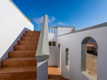 Stunning Coastal Retreat with Panoramic Ocean Views and Independent Guest Casita
