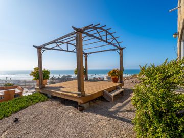 Stunning Coastal Retreat with Panoramic Ocean Views and Independent Guest Casita
