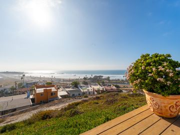 Stunning Coastal Retreat with Panoramic Ocean Views and Independent Guest Casita
