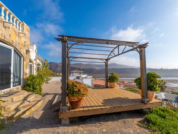 Stunning Coastal Retreat with Panoramic Ocean Views and Independent Guest Casita