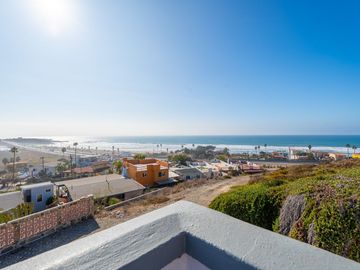 Stunning Coastal Retreat with Panoramic Ocean Views and Independent Guest Casita