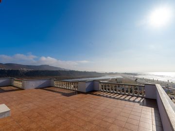 Stunning Coastal Retreat with Panoramic Ocean Views and Independent Guest Casita