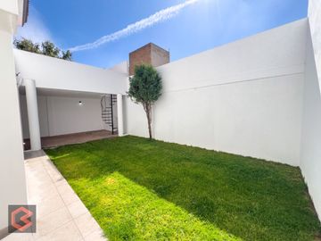 Casa en VENTA SAN PEDRO CHOLULA 5 RECAMARAS Y JARDIN RECURSO PROPIO