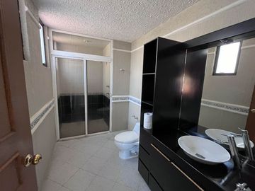 CASA EN VENTA EN CAMINO REAL A CHOLULA  SAN ANDRÉS CHOLULA  PUEBLA  UNIVERSIDAD MADERO  3 recamaras  4 baños  estudio  sala de tv  cuarto de servicio