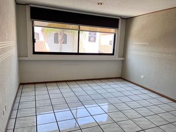 CASA EN VENTA EN CAMINO REAL A CHOLULA  SAN ANDRÉS CHOLULA  PUEBLA  UNIVERSIDAD MADERO  3 recamaras  4 baños  estudio  sala de tv  cuarto de servicio