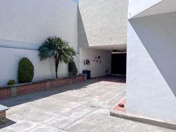 CASA EN VENTA EN CAMINO REAL A CHOLULA  SAN ANDRÉS CHOLULA  PUEBLA  UNIVERSIDAD MADERO  3 recamaras  4 baños  estudio  sala de tv  cuarto de servicio