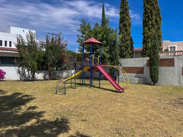 CASA EN VENTA EN CAMINO REAL A CHOLULA  SAN ANDRÉS CHOLULA  PUEBLA  UNIVERSIDAD MADERO  3 recamaras  4 baños  estudio  sala de tv  cuarto de servicio