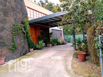VENDO GRAN CASA COMUNA LA REINA